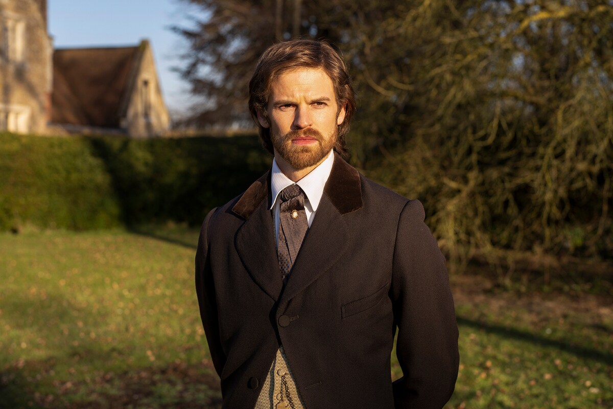 「ベルグレービア 新たなる秘密」より、フレデリック役のベンジャミン・ウェインライト。