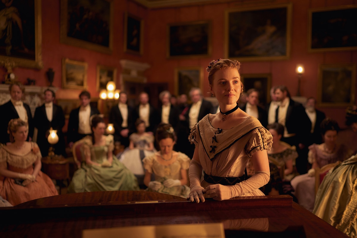 「ベルグレービア 新たなる秘密」より、クララ役のハリエット・スレーター。