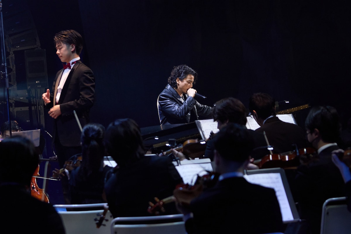 昨年行われた「billboard classics『KREVA Premium Orchestra Concert』～produced by 武部聡志」の様子。