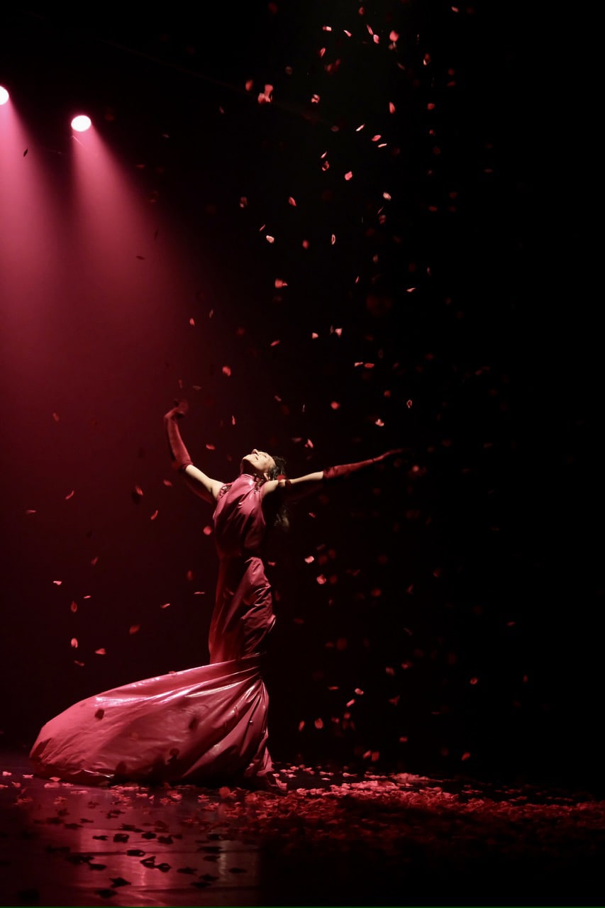 ディアーナ・サレス「私の中の男を殺す」より。©Bernadette Fink Atoll Festival