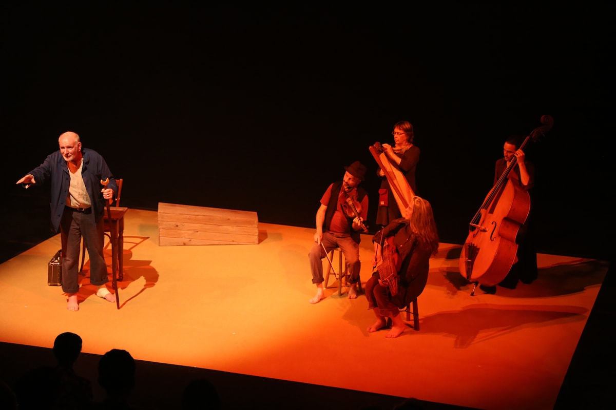 トム・ポウ＆ガロウェイ・アグリーメント「村と道 2024」より。