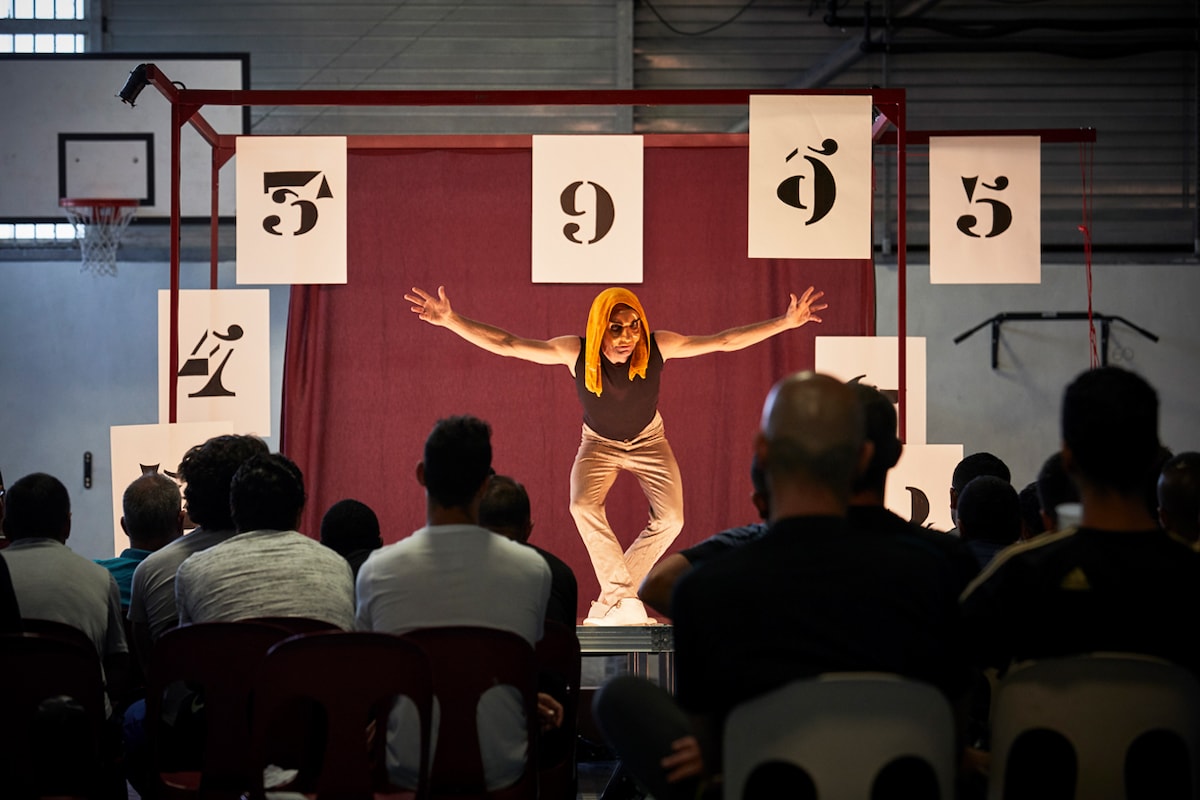 劇研×ディディエ・ガラス「アフメドは語る 音にのせて」より。©Christophe Raynaud de Lage