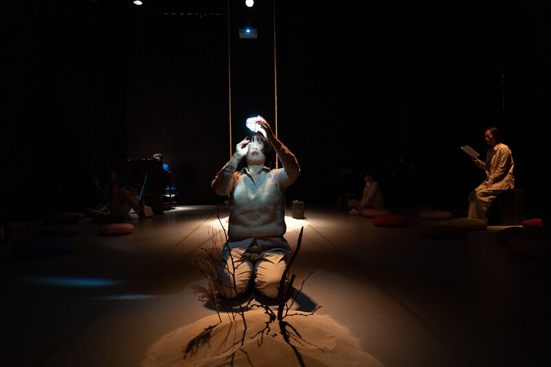 ムッダ / バウンドレスリー・ソヨ「涙の箱」より。©Choi Yong seok