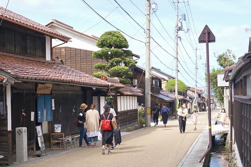 週末だけのまちのみせの様子。