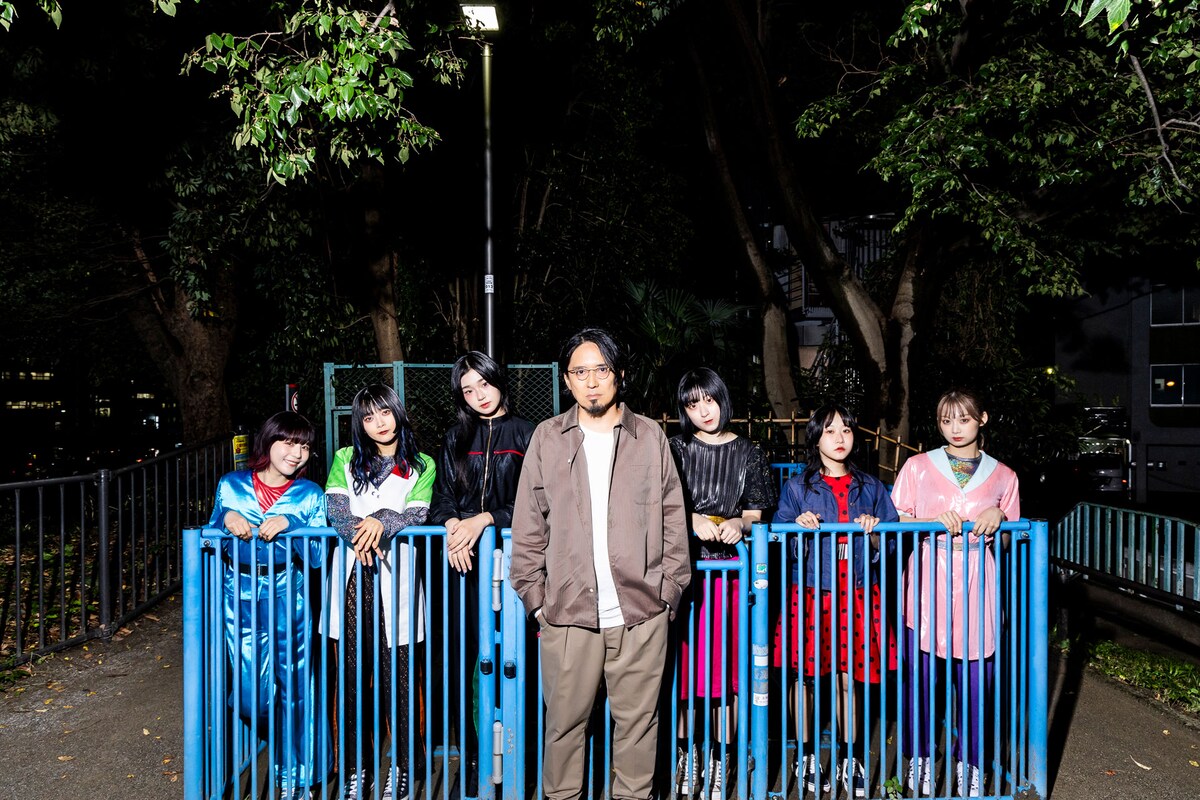 左からナノ3、ヒューガー、イコ・ムゲンノカナタ、フルカワユタカ（DOPING PANDA）、シオンエピック、トギー、クレナイ・ワールズエンド。