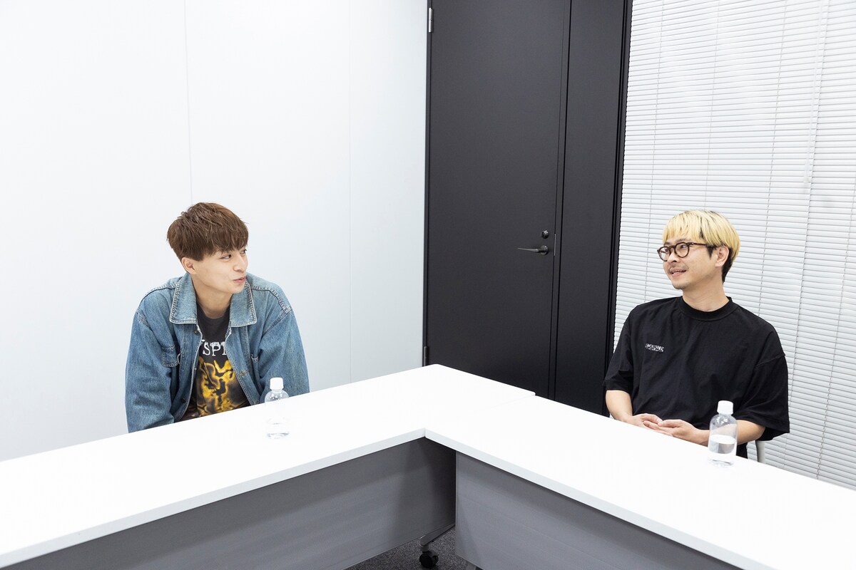 左から白濱亜嵐、渡辺淳之介。