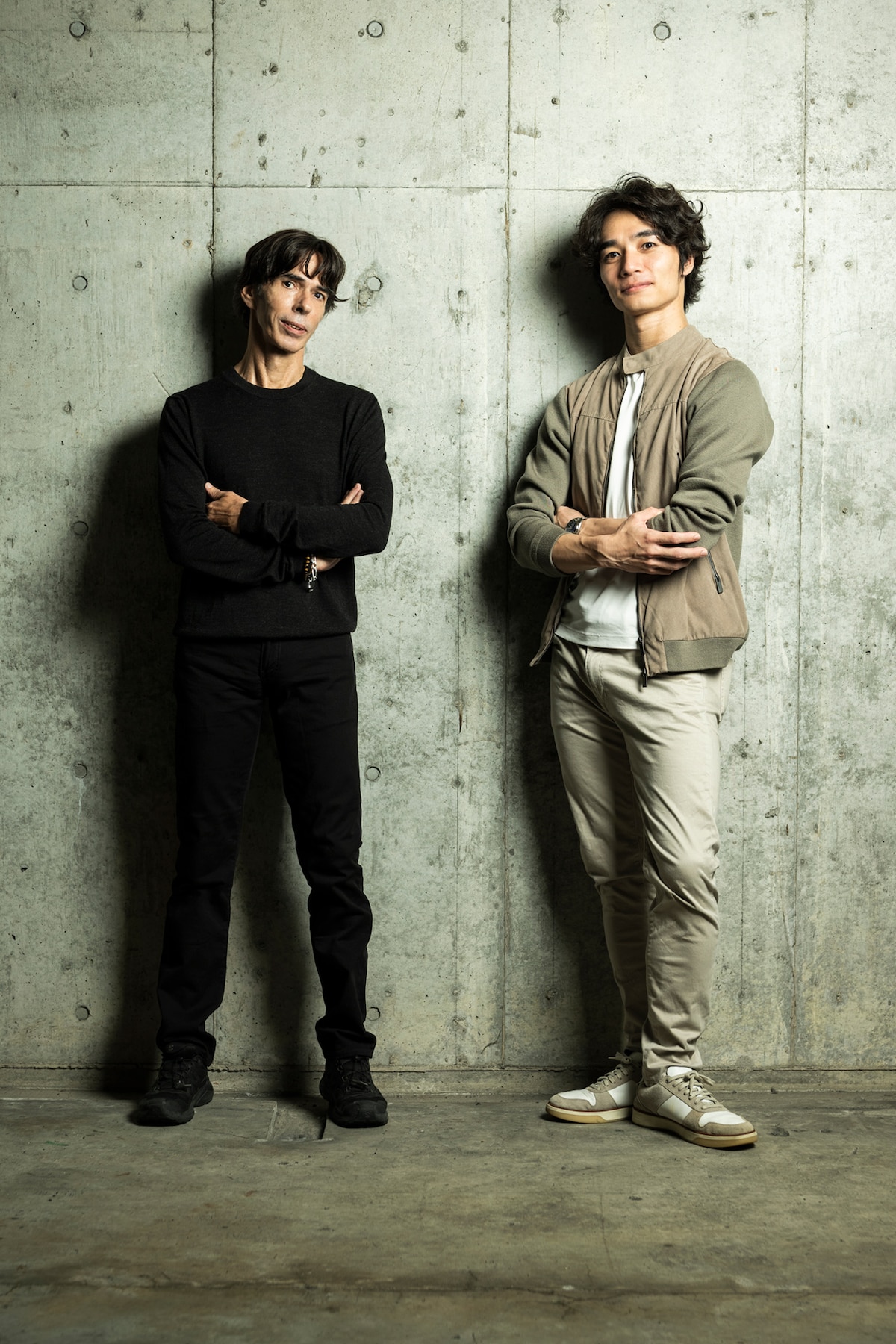 左からジル・ロマン、柄本弾。