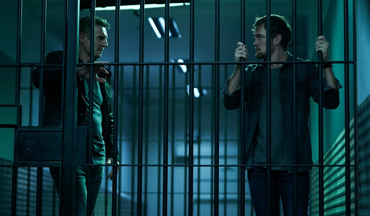 「ブラックライト」場面写真