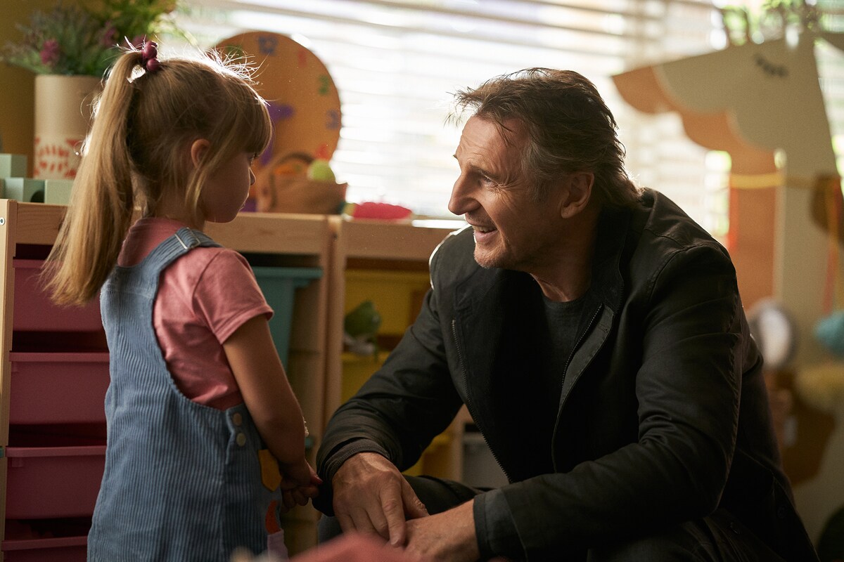 「ブラックライト」場面写真