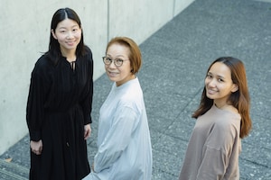 この架空の島は日本の縮図？豊原江理佳×土居志央梨×増子倭文江が語る、俳優7人で立ち上げる「楽園」