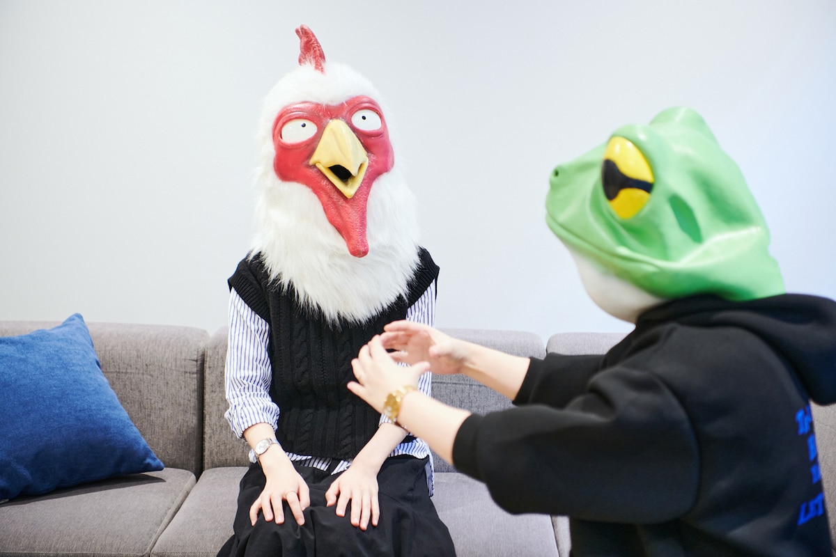 左から板垣巴留、山口つばさ。