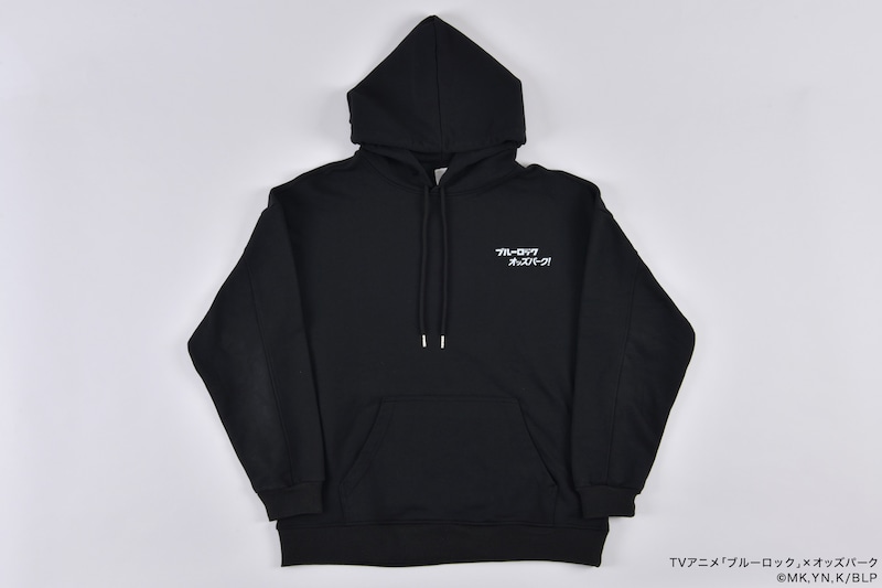 抽選で50人にプレゼントされる「【ブルーロック】コラボ パーカー（黒 / XLサイズ）」。