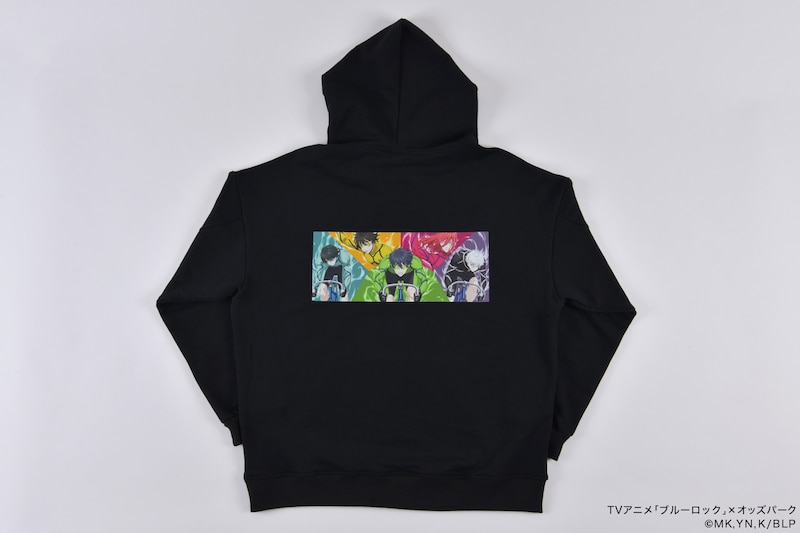 抽選で50人にプレゼントされる「【ブルーロック】コラボ パーカー（黒 / XLサイズ）」。