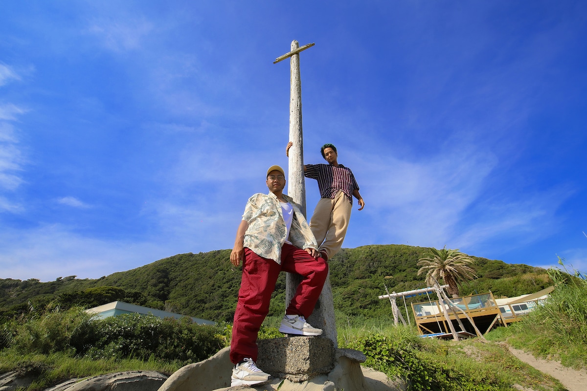 Blue Vintage。左からJ.Speaks(Vo)、Taiga(G)。