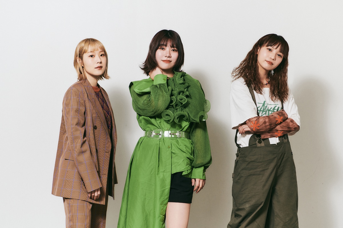 左からおかもとえみ（フレンズ）、眉村ちあき、やすだちひろ（POLY、Klang Ruler）。