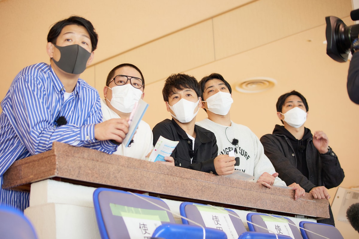 ロケ中、レースに気を取られてしまうネルソンズとダイタク。