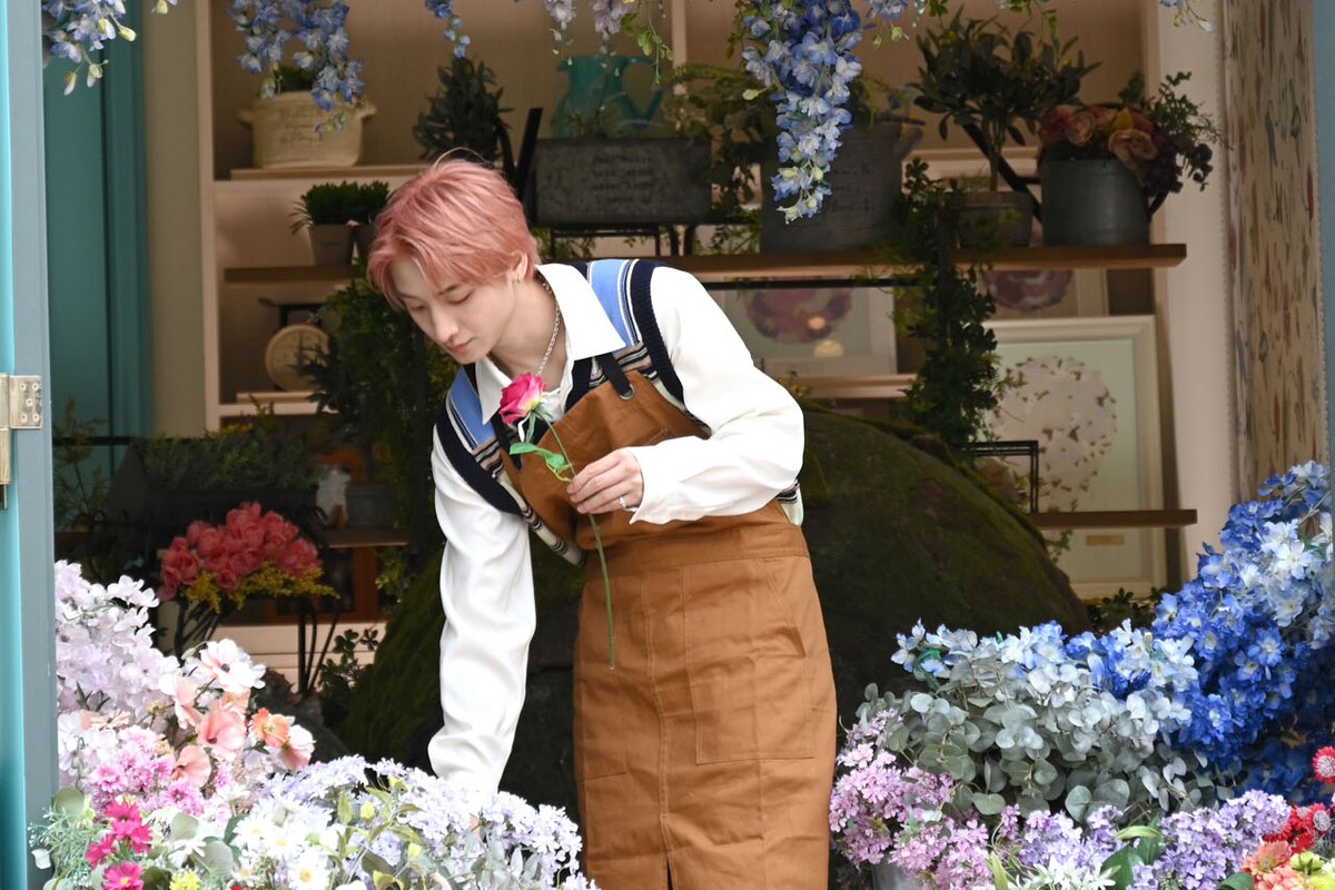 フラワーショップの店員を演じたFUMIYA。