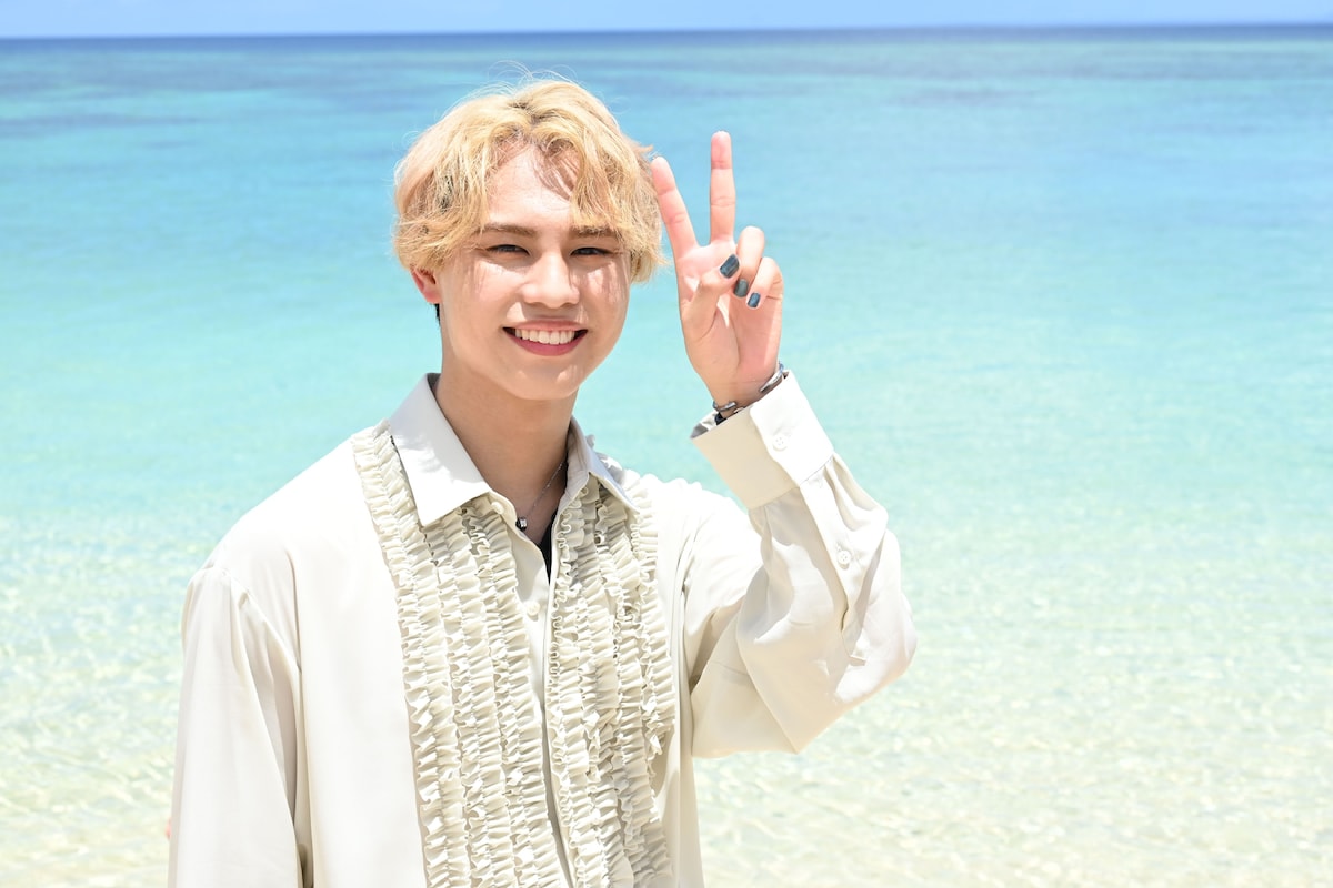 ピースするSHOW。