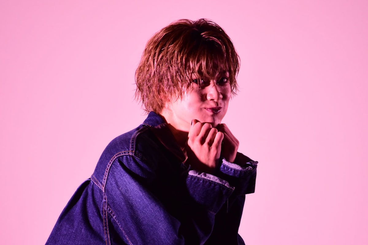 カメラ目線のFUMINORI。