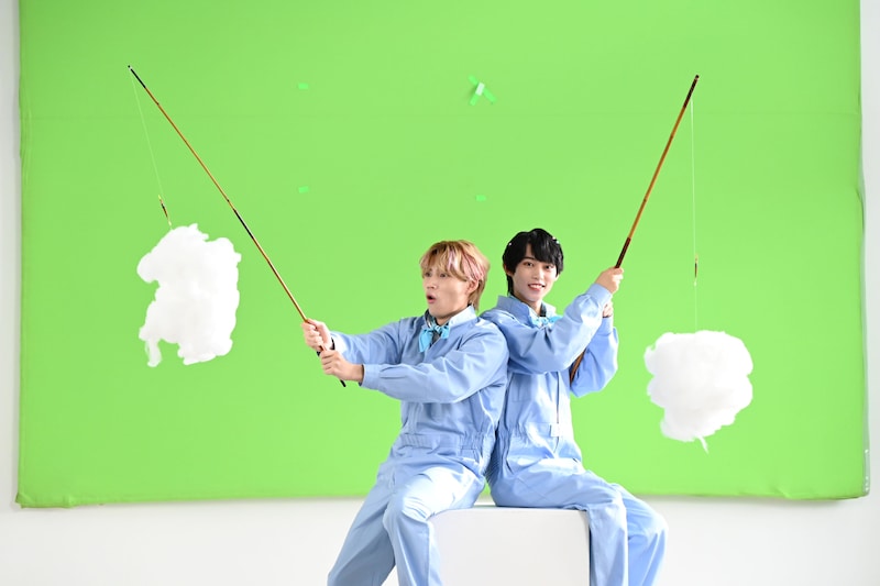 雲を釣るTAKUYAとHARUKI。