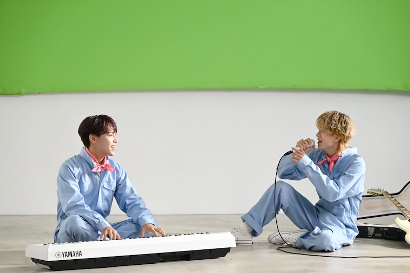 セッションするKEVINとMORRIE。