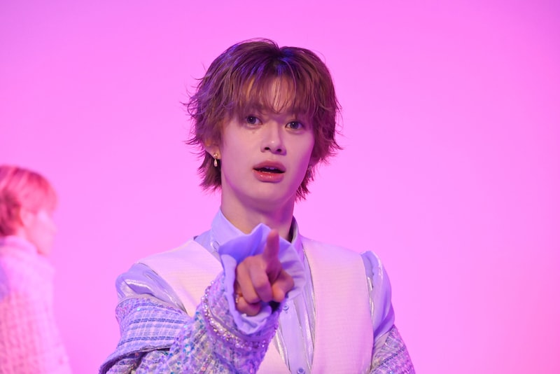 カメラを見つけたFUMINORI。