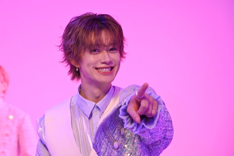 カメラから目を離さないFUMINORI。