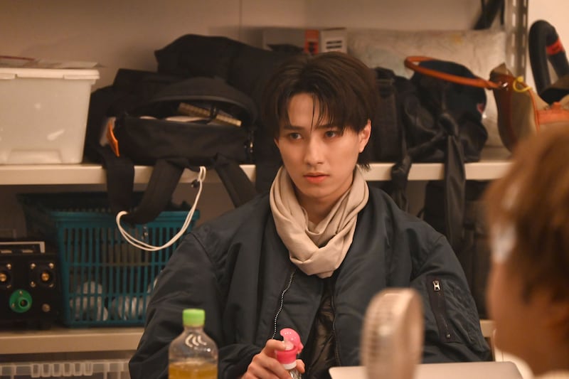 VTRをチェックするYUMA。