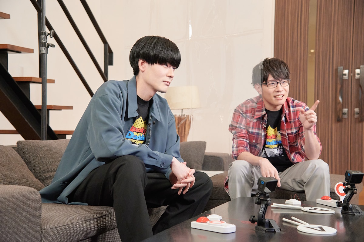 左から内山昂輝、豊永利行。