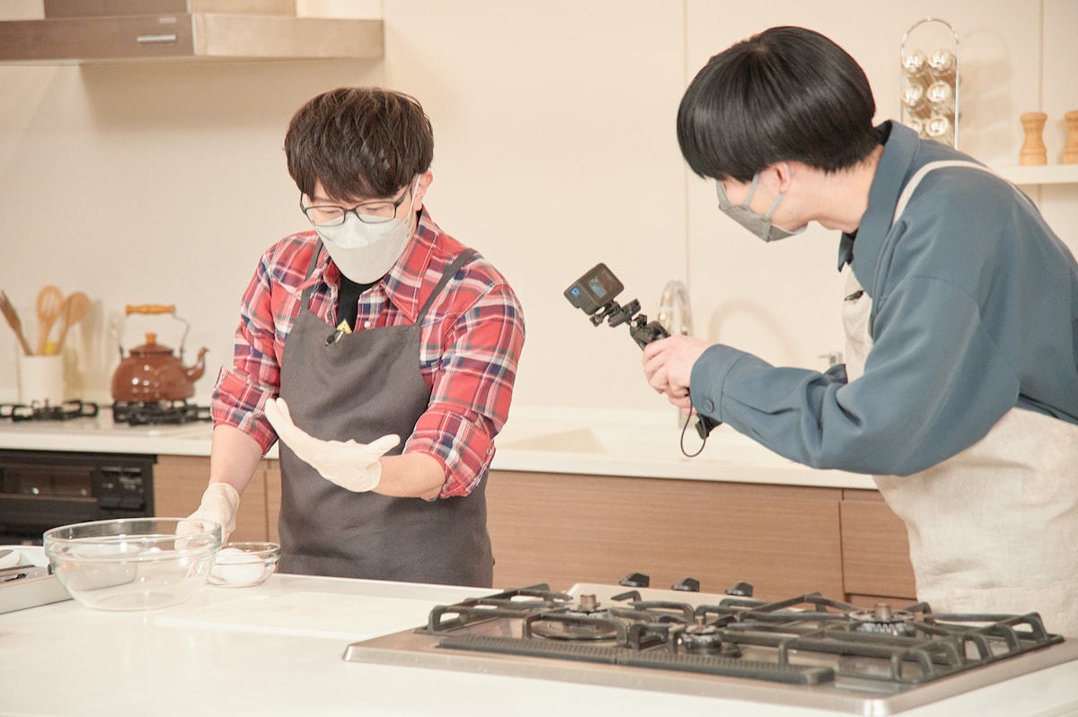 手に力が入っている豊永利行。