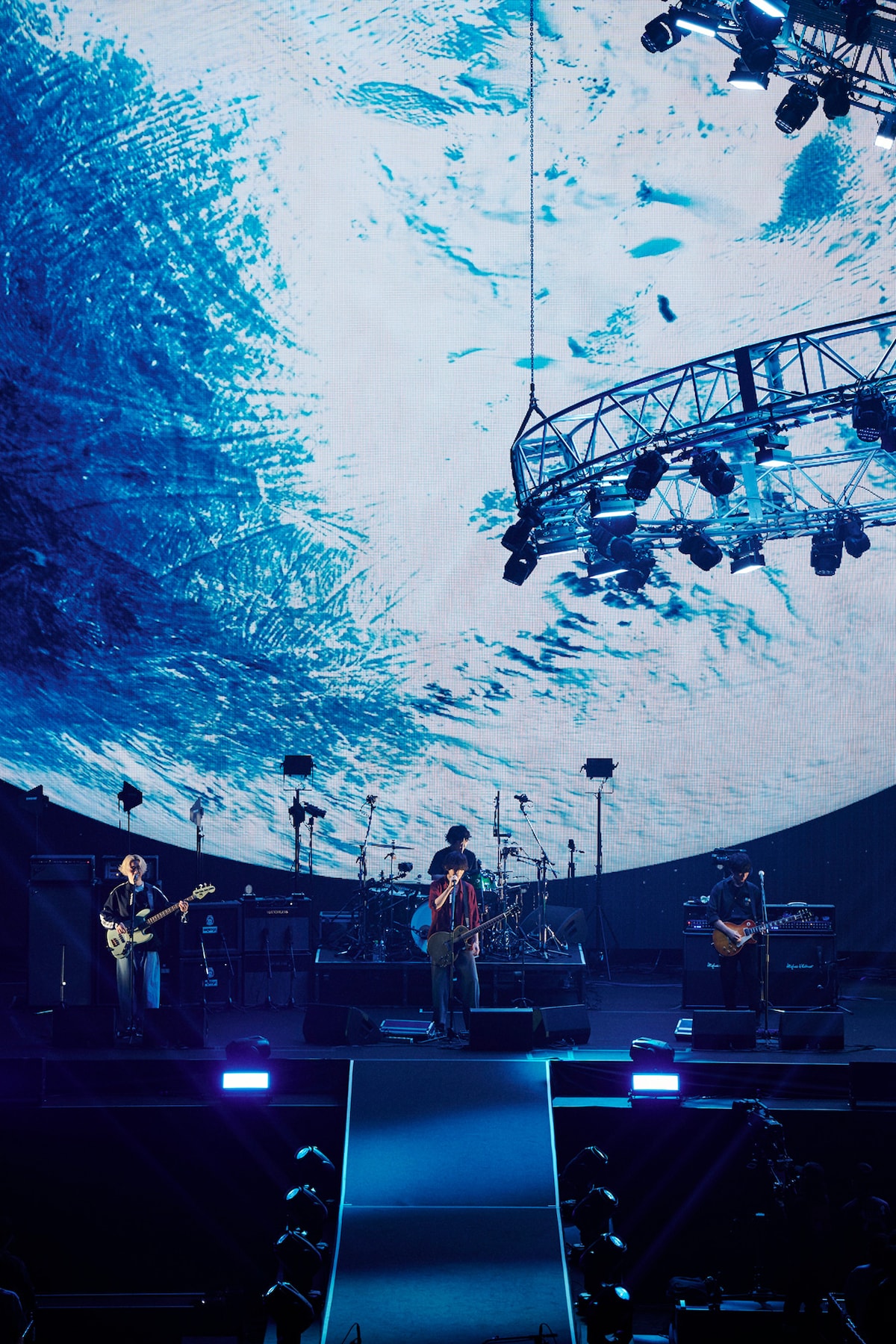 「BUMP OF CHICKEN TOUR ホームシック衛星2024 at ARIAKE ARENA」ブックレット“Live Photo Book”より。