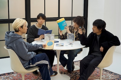 BUMP OF CHICKENメンバーとクリエイターが語り合うパッケージ作品論、藤原基央がエンディングテーマに込めた「ヒロアカ」愛