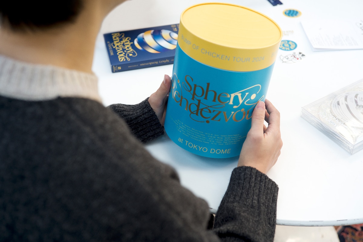 「BUMP OF CHICKEN TOUR 2024 Sphery Rendezvous at TOKYO DOME」TOY'S STORE限定盤のパッケージ。（撮影：太田好治）
