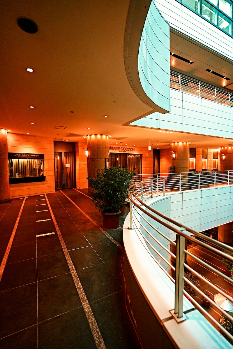 シアターコクーン正面入口。