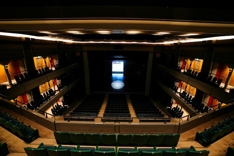 2階客席から見た舞台の様子。