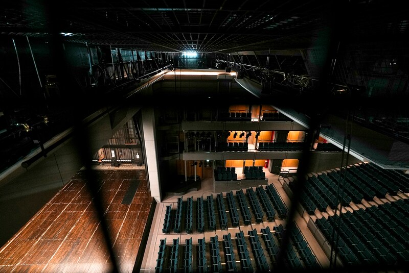 天井部分通路から見た客席の様子。