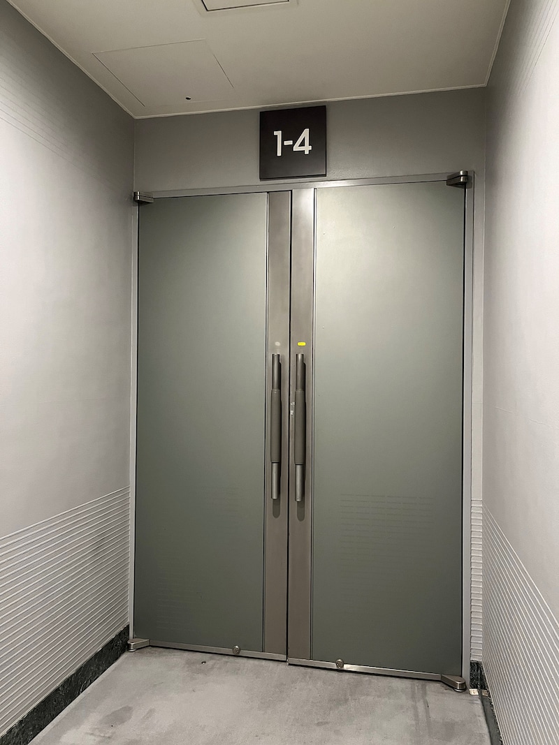 普段は観客から見えない1-4扉前。