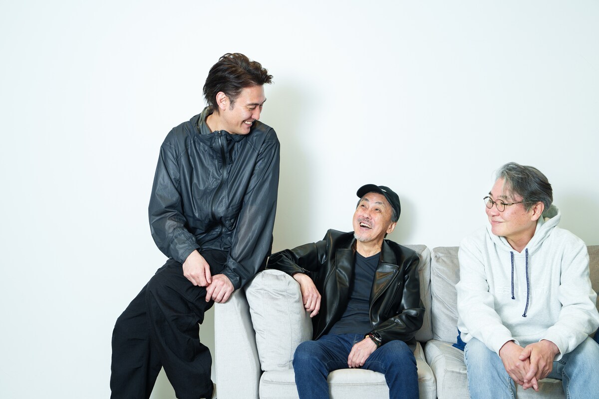 左から塚原大助、佐藤B作、青山勝。