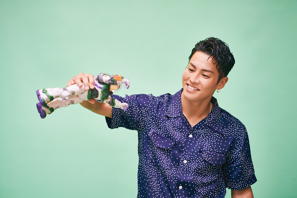 バズ・ライトイヤーとRIKU（THE RAMPAGE from EXILE TRIBE）。