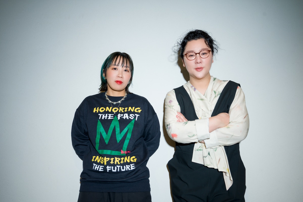 左からこざき亜衣、ジェーン・スー。