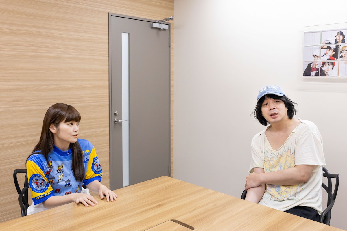 左からセントチヒロ・チッチ、峯田和伸。