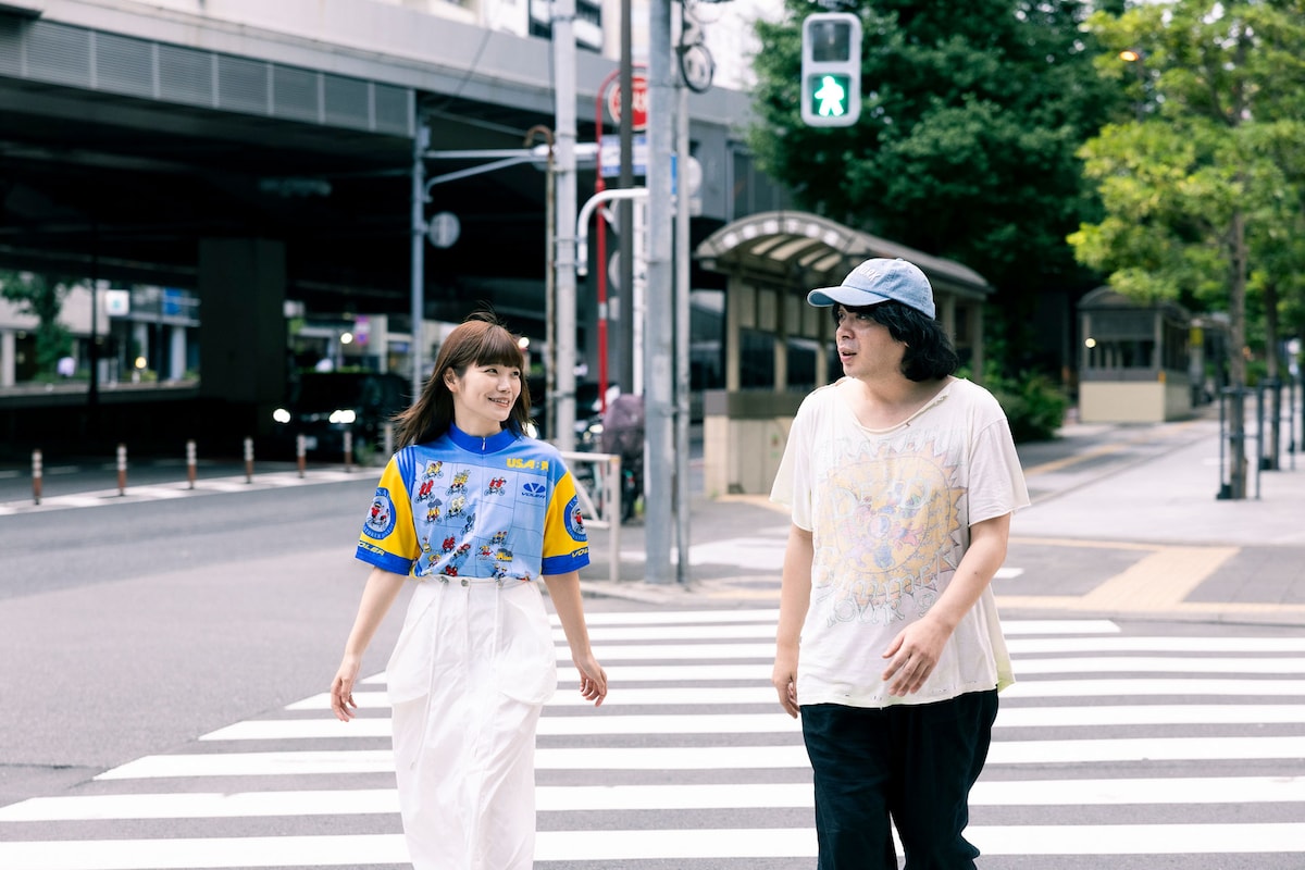 左からセントチヒロ・チッチ、峯田和伸。