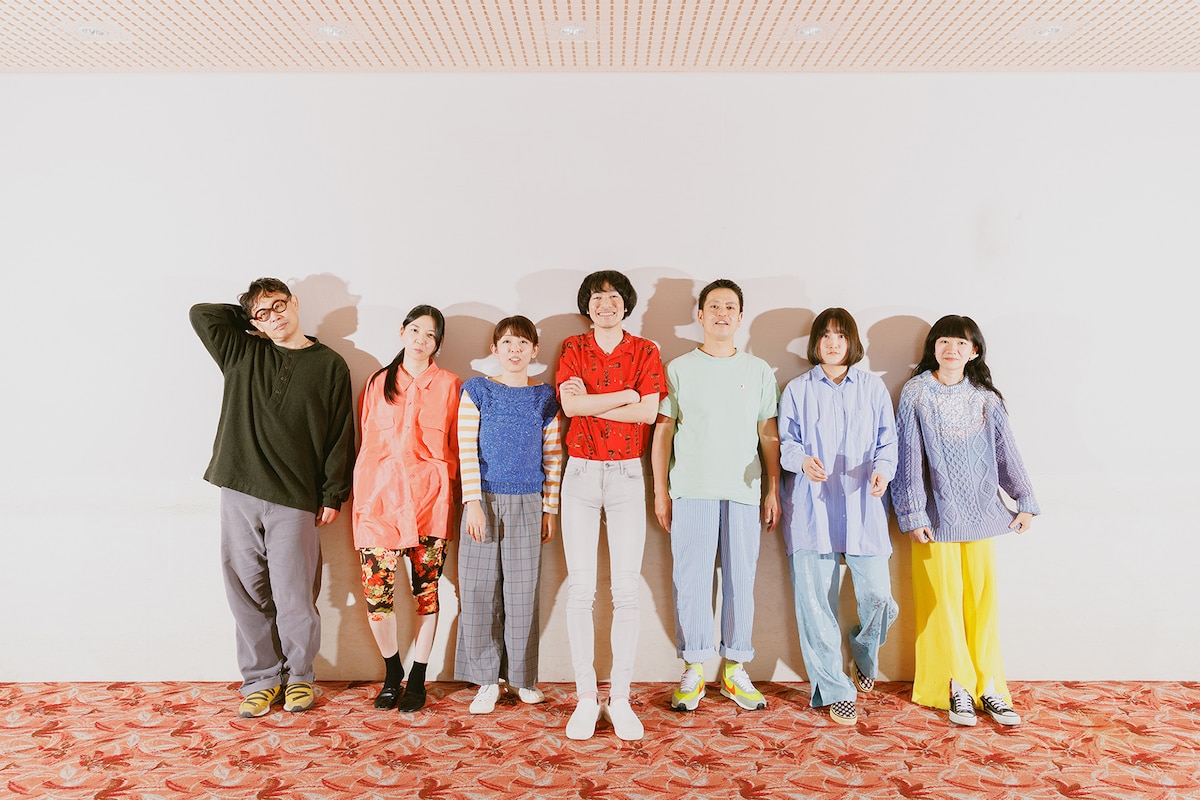 左から岡田利規、椎橋綾那、川﨑麻里子、大村わたる、矢澤誠、朝倉千恵子、青柳いづみ。