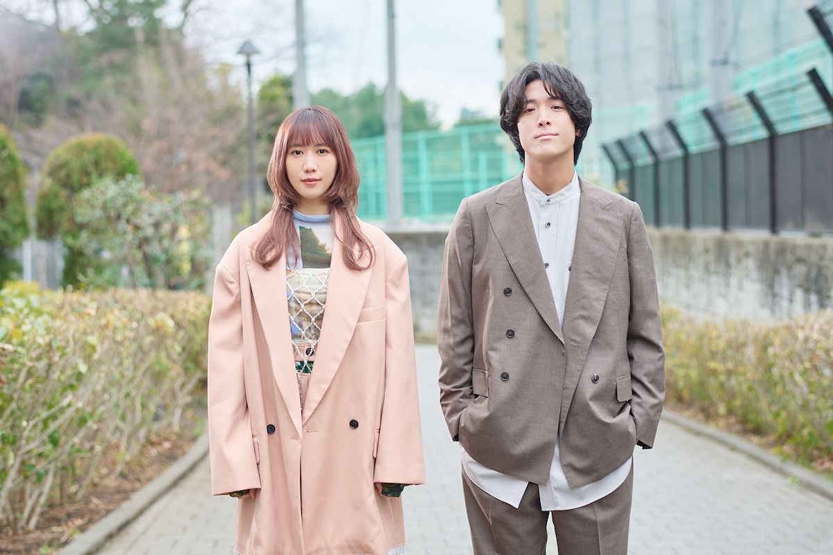 左からCHiCO、井上竜馬（SHE'S）。