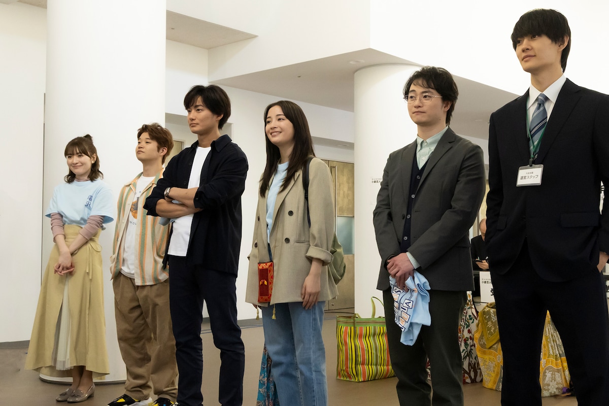 ドラマ「ちはやふる－めぐり－」より、映画「ちはやふる」シリーズに出演した瑞沢高校・競技かるた部のメンバー。左からキャストの優希美青、矢本悠馬、野村周平、広瀬すず、森永悠希、佐野勇斗