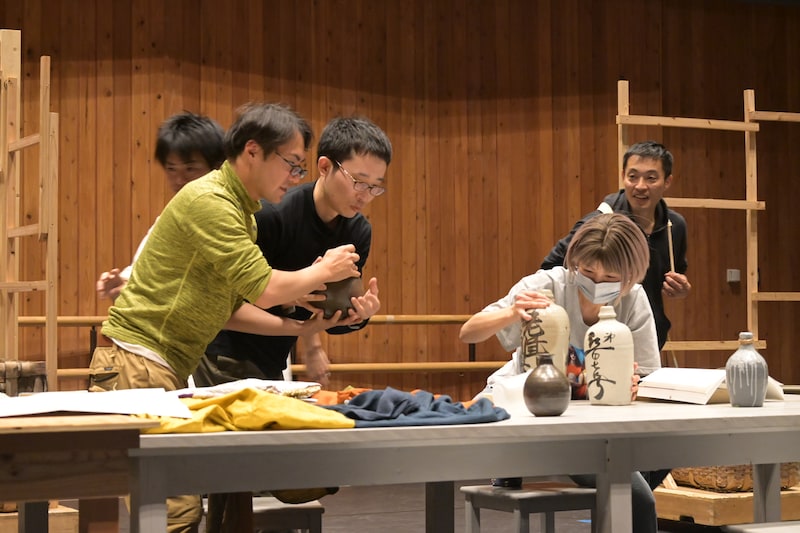 「地を渡る舟」稽古より、アチック・ミューゼアムの面々。