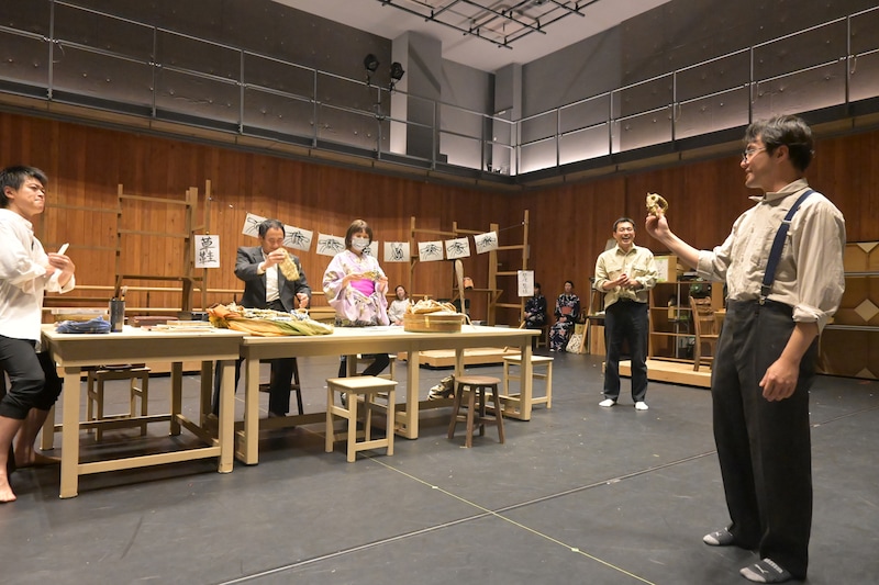 「地を渡る舟」稽古より、アチック・ミューゼアムの面々。