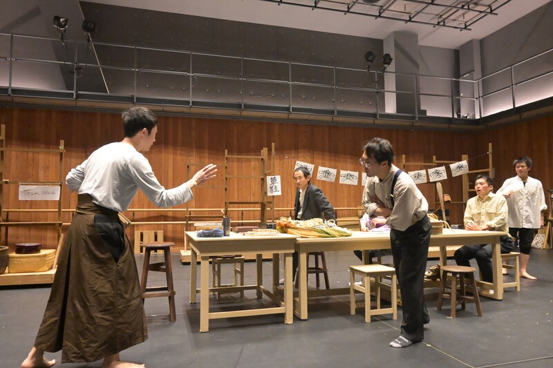 「地を渡る舟」稽古より、アチック・ミューゼアムの面々。