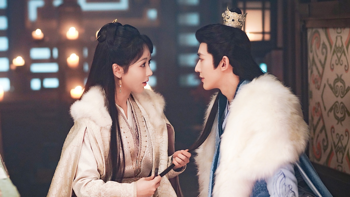 「長相思」より、左からヤン・ズー（楊紫）演じる小夭（しょうよう）、ドン・ウェイ（鄧為）演じる塗山璟（とざんけい）