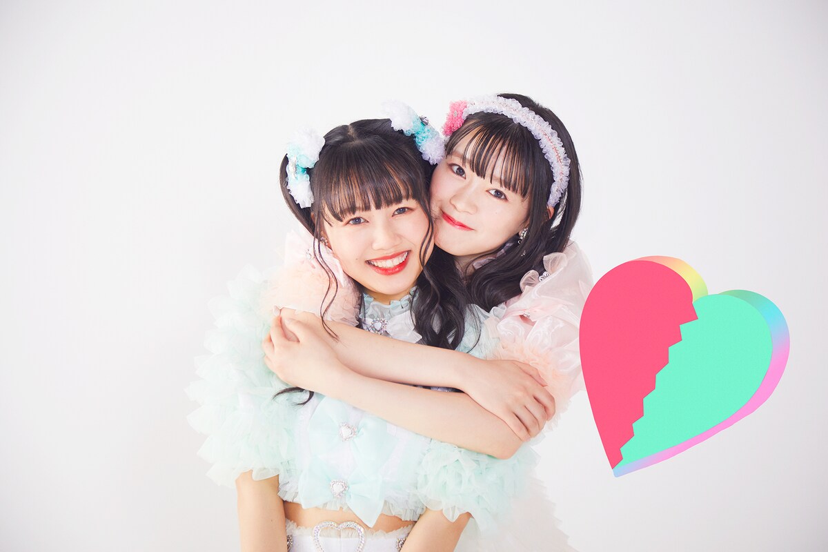 左から吉川ひより、坂井仁香。